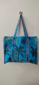 Bolso de mano reversible de algodón acolchado estampado a mano estampado de jungla multicolor grande personalizado respetuoso con el medio ambiente cremallera accesorio de moda - Product Image 2