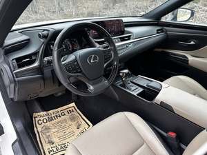 MÁS VENDIDO EN 2019: LE-X-US E-S 350 FWD, TRANSMISIÓN AUTOMÁTICA, MOTOR V6, ASIENTOS DE CUERO - Product Image 5