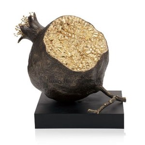 Estatua y escultura creativa de Metal de diseñador de Granada, recubierto de polvo de Color negro y chapado en oro, suministros de mesa hechos a mano - Product Image 1