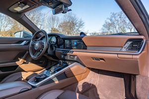 Porsche 911 Carrera 4S Coupé propre, modèle 2020 - Product Image 3