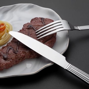 Ensemble de couverts en argent modeste, finition argentée, acier inoxydable, pour banquets, services de traiteur, restauration hôtelière et repas formels - Product Image 6