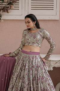 Lehenga Choli de Estilo Georgette de Primera Calidad para Mujer, Ropa de Aspecto Elegante, Proveedor de Ropa, Disponible en Grandes Cantidades para la Venta - Product Image 3