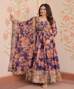 ชุดเดรสปาร์ตี้สไตล์อินเดียสำหรับผู้หญิงชุดเดรสสำหรับปาร์ตี้สไตล์อินเดียแบบมีลายปักและดูสวยงาม - Product Image 1