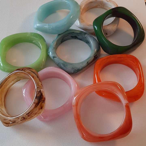 Bracelets en résine acrylique carrée à motif marbre de style européen et américain, les plus vendus pour femmes, en provenance d'Inde - Product Image 4