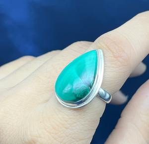 Bague de créateur pour femme en argent sterling 925 avec serti clos, style bohème, malachite et diamant taille poire, cadeau décontracté pour anniversaire et mariage - Product Image 4