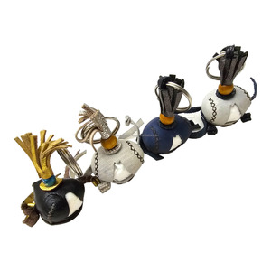 Porte-clés de capuche de fauconnerie en cuir Artisan Un accessoire distinctif pour les fauconniers et les amateurs d'oiseaux - Product Image 4