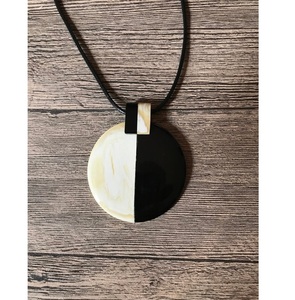 Pendentif en corne de buffle à finition lisse, forme personnalisée, bijoux - Product Image 2
