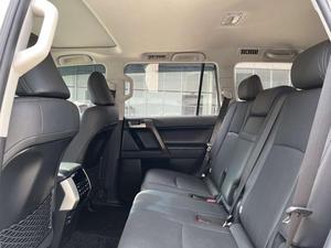 MEILLEURE OFFRE VÉHICULE D'OCCASION Pra do État Premium Prix Bas 4x4 Tout-Terrain Volant à Gauche Intérieur Sombre Sièges en Cuir Pneus R 18 - Product Image 4