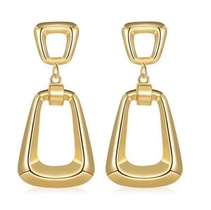 Boucles d'oreilles créoles en métal cuivré avec surface texturée conçues pour un usage polyvalent avec des tenues décontractées ou habillées - Product Image 2