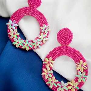 2025ลูกปัดทำด้วยมือหลากสีดีไซน์ลายดอกไม้มาใหม่ต่างหูแต่งงานคุณครูแบบคลาสสิก - Product Image 2