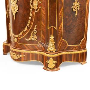 Mueble Zapatero de Lujo Estilo Francés con Tapa de Mármol Oscuro, Intrincada Marquetería de Palisandro y Detalles en Latón Dorado para Salón de Palacio - Product Image 6