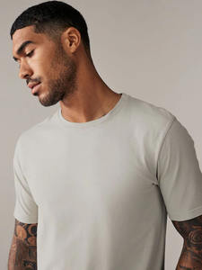 Camiseta versátil para hombre, proveedor de ropa de calle, traje de moda informal personalizado para gimnasio, salón, uso diario, venta al por mayor, suministro a granel - Product Image 4