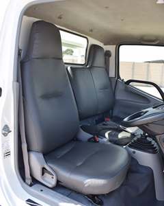Pick-up blanc d'occasion 2023 Dyna 150, conduite à droite, turbo diesel, transmission manuelle, pneus R16, toit en alliage d'aluminium, toit en tissu - Product Image 2
