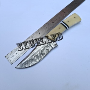 Cuchillo de Caza/Camping de Acero de Damasco con Diseño Personalizado Hecho a Mano, Patrón de Plumas, Hoja Fija con Mango de Hueso, OEM - Product Image 5