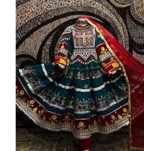 Vestidos Afganos Modernos y Hermosos de la Marca KUCHI, Hechos a Mano con Bordado CHARMA, en Todas las Tallas, Precio al por Mayor - Product Image 6