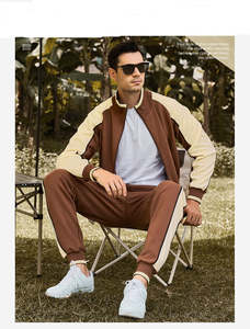 Ensemble de survêtement deux pièces pour homme en molleton technique polyester avec logo personnalisé, comprenant un sweat à capuche zippé et un pantalon de jogging - Product Image 5