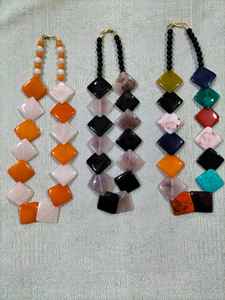 Collier de perles en résine à la mode, bijoux en perles faits à la main pour femmes, dames et filles - Product Image 3