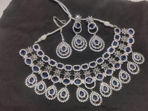 Conjunto de joyas de collar y pendientes de latón con diamantes americanos Impresionantes para bodas y aniversarios - Product Image 3