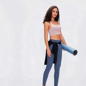 Soutien-gorge de sport Offre Spéciale sans manches pour femmes conçu sur mesure à haute compression et respirant couleur unie fabriqué au Pakistan - Product Image 3