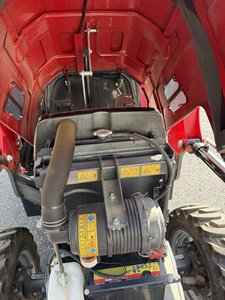 Tracteur utilitaire Massey Ferguson 1825E 2022, 25 CV diesel, 4 roues motrices, prêt pour chargeur, machine agricole et d'aménagement paysager - Product Image 3