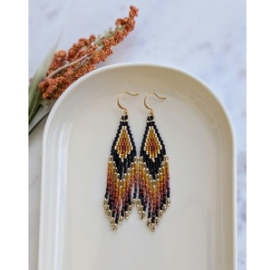 Pendientes de cuentas de semillas de cristal tejidos a mano de belleza étnica, joyería de estilo bohemio con borla larga para mujer - Product Image 5