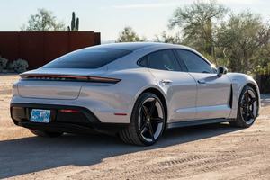 VOITURE ÉLECTRIQUE EXTREMEMENT PROPRE 2022 PO-RSCHE TAY-CAN BATTERIE PERFORMANCE PLUS HAUTEMENT ÉQUIPÉE PRÊTE À LA LIVRAISON - Product Image 5