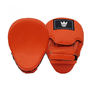 Mitaines de boxe incurvées en cuir avec logo personnalisé imprimé, gants de MMA anti-humidité à fermeture auto-agrippante - Product Image 1