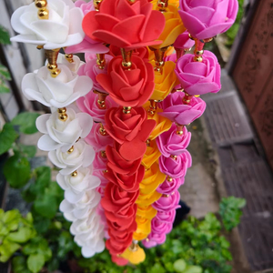 พวงมาลัยดอกไม้หลากชนิดสำหรับงานบาราต สวากัต พวงมาลัยดอกกุหลาบมุกสำหรับเพื่อนเจ้าบ่าว พวงมาลัยต้อนรับแขก พวงมาลัยกรีฮา ปราเวช ฮาร์ พวงมาลัยแสดงความยินดีกับแขก - Product Image 3