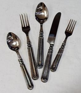 Ensemble de couverts en métal aspect royal avec poignée en laiton antique finition argentée pour la maison et le mariage - Product Image 1