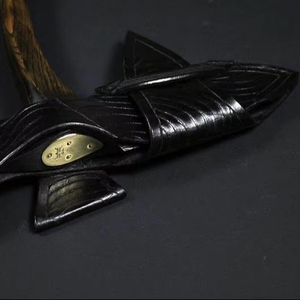 Hache à double lame en acier à haute teneur en carbone, nouveau design, manche en acier, housse en cuir noir, qualité industrielle, multi-usages, 400 mm, 1 an - Product Image 2