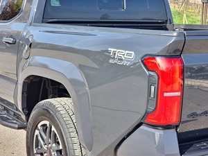 รถกระบะโตโยต้า ทาโคมา TRD Sport Premium ปี 2025 พร้อมเบาะหนัง เทอร์โบ แร็คหลังคาอะลูมิเนียม เกียร์กึ่งอัตโนมัติ - Product Image 2