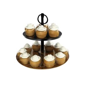 Elegante soporte de metal dorado para pasteles, una pieza impresionante diseñada para exhibir bellamente cupcakes - Product Image 1