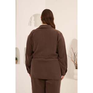 Veste grande taille pour femme avec manches plissées et détail taille à cordon, marron - Product Image 6