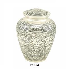 Urnes de crémation en laiton gravées de raisins et de feuilles en métal pour adultes pour le sac de velours gratuit de cendres humaines - Product Image 1