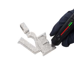 Colgante con Nombre Personalizado VE, con Dijes de Moissanita VVS en Oro Sólido de 14K, Forma de Letra, Unisex, para Uso Diario - Product Image 5