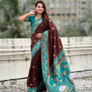 Sari de Seda Suave Premium con Tejido Doble Zari, Ropa Étnica Tradicional India, Borde de Satén en Contraste, Sari Paithani con Blusa de Brocado - Product Image 1