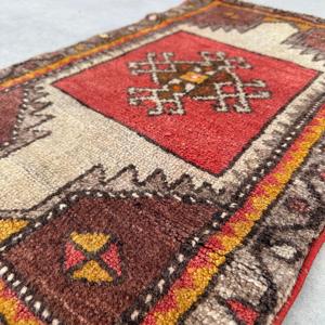 1.5x2.4 ft Turkish Rug, <b>Red</b> Floral Vintage Rug <b>Wool</b> - Product Image 5