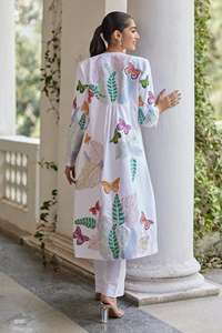 Veste d'hiver matelassée de style vintage Vêtements d'extérieur en coton rempli de textiles Suzani floraux brodés artisanaux pour l'automne et l'été - Product Image 2