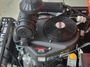 Cortadora de Césped Autopropulsada Kubota de 36 Pulgadas, Motor de Gasolina de 4 Tiempos y 196 cc, Grado Industrial, Descarga Trasera - Product Image 3