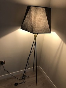 Lampadaire en tissu blanc en forme de champignon pour la décoration intérieure de salon de luxe moderne, élégant, support doré LED pour la maison et le bureau - Product Image 3
