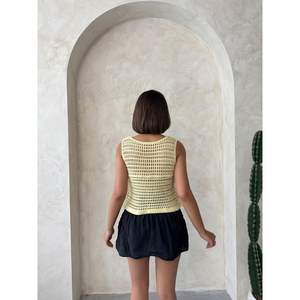 Gilet et veste sans manches en dentelle boutonnée pour femme - Product Image 1