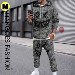 Conjunto de Sudadera con Capucha y Pantalones Deportivos Personalizados para Hombre, Diseño con Parches Desgastados y Pedrería, Traje Deportivo de Poliéster/Algodón - Product Image 4