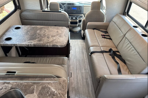 1FDXE4FN9RDD35334 Usado 2025 Lujo Clase C RV Autocaravana con interior espacioso, cocina completa y capacidad para dormir para 6 - Product Image 6