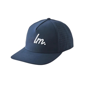 Casquettes de golf imperméables 5 panneaux personnalisées avec trous découpés au laser, logo brodé 3D, fermeture snapback, livraison rapide OEM - Product Image 1