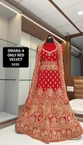 La mayoría de la venta de ropa y accesorios Lehenga Choli con bordado pesado para el suministro mundial de la India - Product Image 4