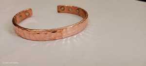 Pulseras de cobre martillado hechas a medida con 6 imanes ideales para reventa en tiendas de suministros de curación holística - Product Image 3