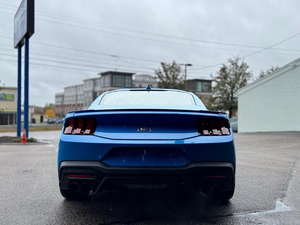 Ford Mustang GT Premium Fastback RWD 2025 Usado en Perfectas Condiciones con Paquete de Seguridad, Techo Corredizo, Arranque Remoto y Asientos de Cuero - Product Image 3