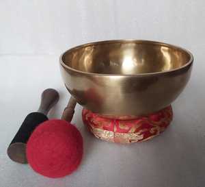 Bols chantants tibétains jaunes faits à la main - Product Image 1