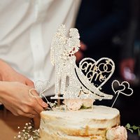 Personalisierter Hochzeitstorten-Aufsatz mit Paar-Motiv Mr&Mrs Silberner Acryl-Tortenaufsatz Maßgefertigte Party-Tortendekoration für Jubiläen