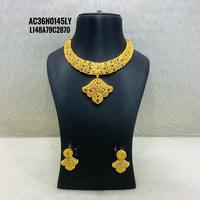 Parure de bijoux élégante et tendance en laiton plaqué or 18 carats, collier court et boucles d'oreilles motif floral, chaîne maille forçat pour femme